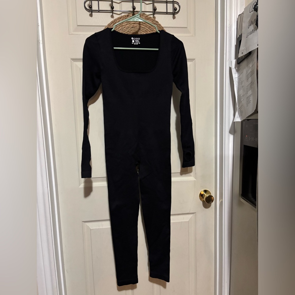 OQQ Women's Black Long sleeve ribbed bodysuit size S